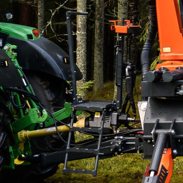 Platform on drawbar 3 steps